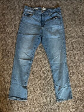 Universal thread high rise slim straight jeans